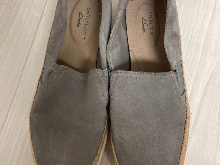 Shoes Flats By Clarks In Grey, Size: 8 For Cheap