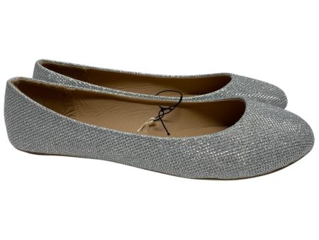 Shoes Flats By Clothes Mentor In Silver, Size: 8.5 For Discount