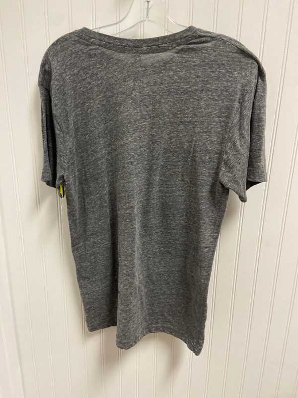 Top Short Sleeve Basic By Clothes Mentor In Grey, Size: M For Sale